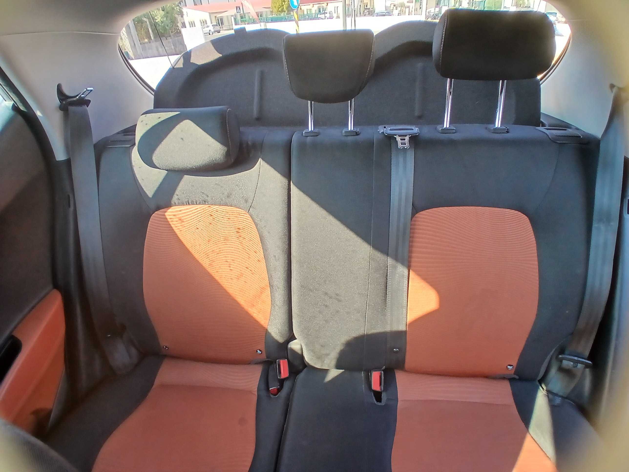 Hyundai i10 1.0 Gasolina 2014 - Bluetooth, Bancos Aquecidos,