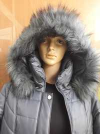 zimowa kurtka damska ciepła i elegancka z kapturem z futerkiem