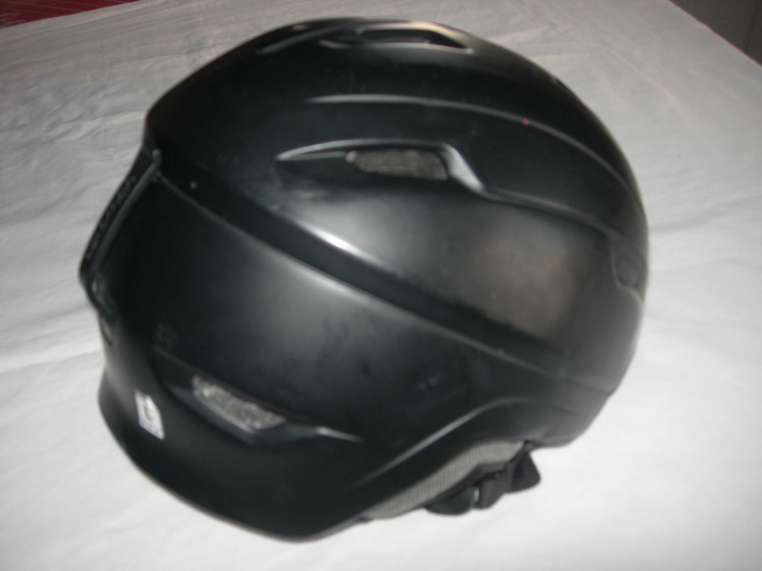 Capacete de proteção Salomom.