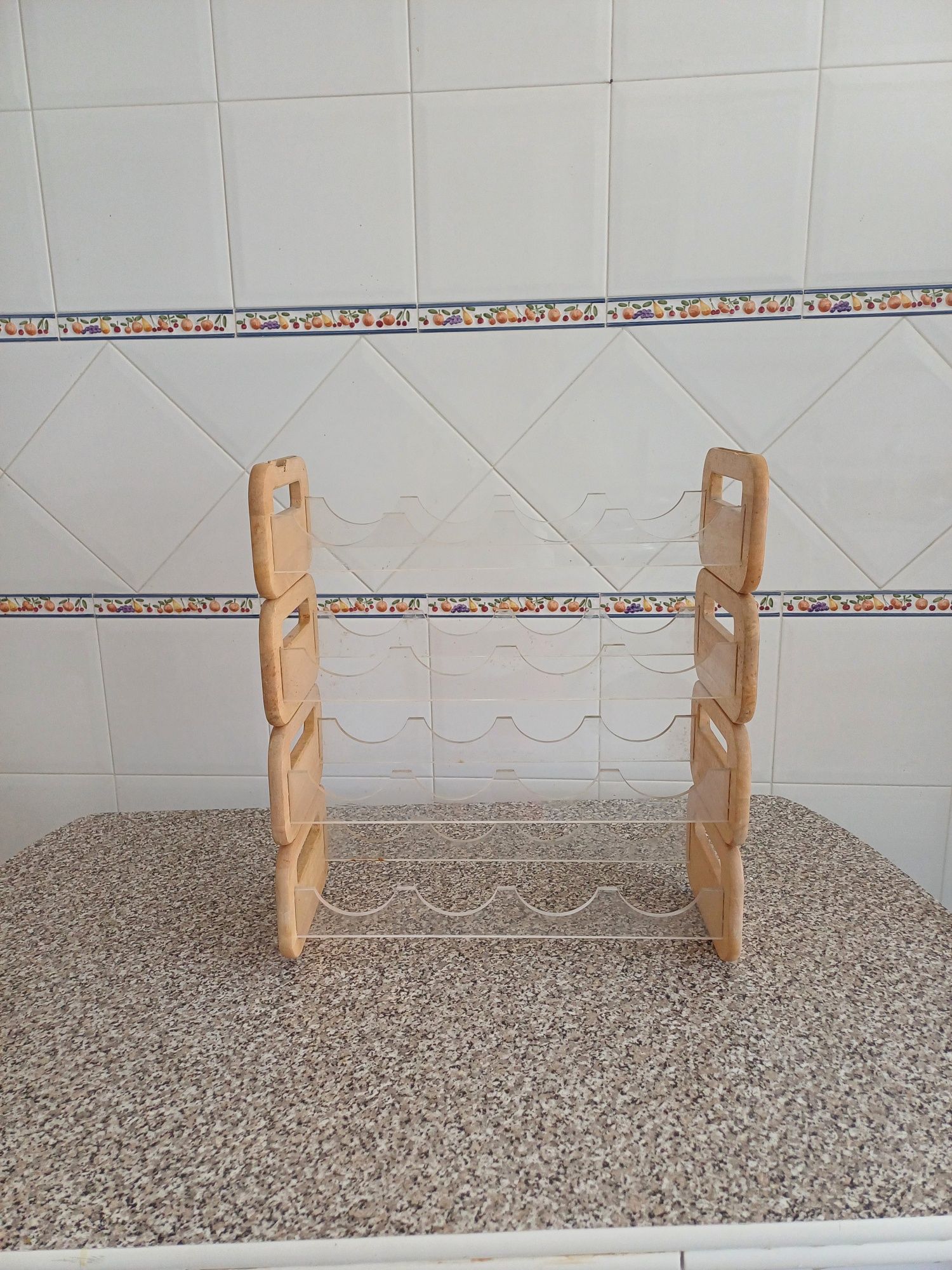 Garrafeira em acrílico