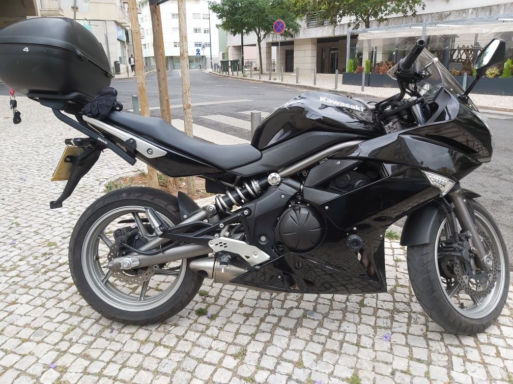 Kawasaki ER6F Ninja, de garagem impecavel