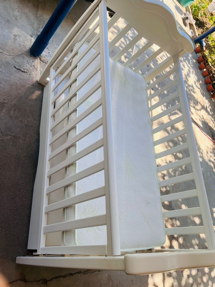 Продам детскую кроватку маятник
