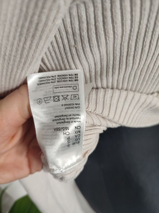 H&M sweterek jasny ecru beżowy damski dziewczęcy rozmiar 36 S zapinany