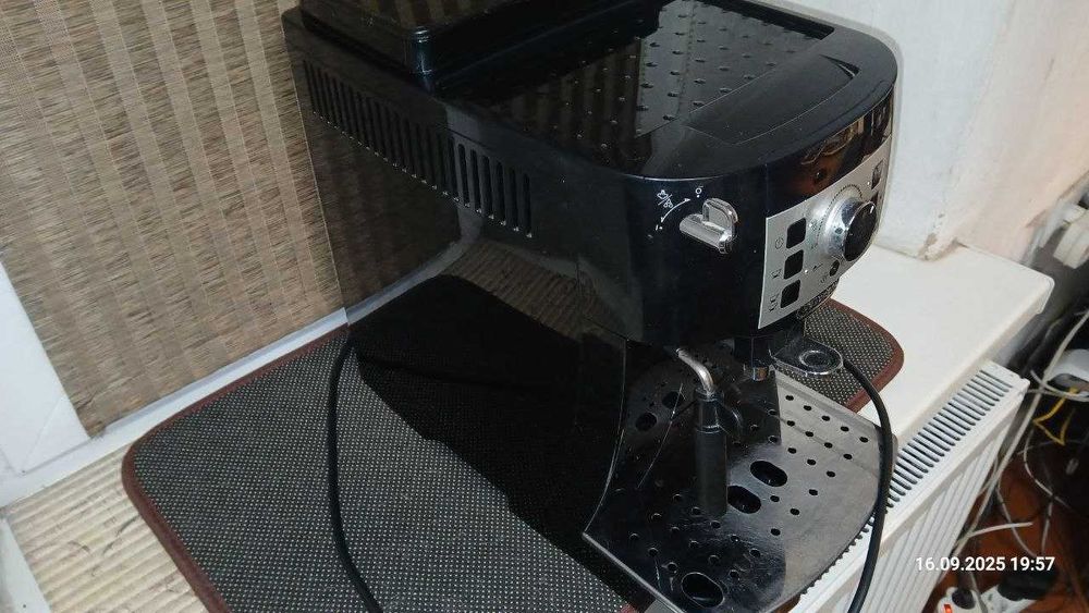 Кофемашина  Delonghi ECAM22.110B