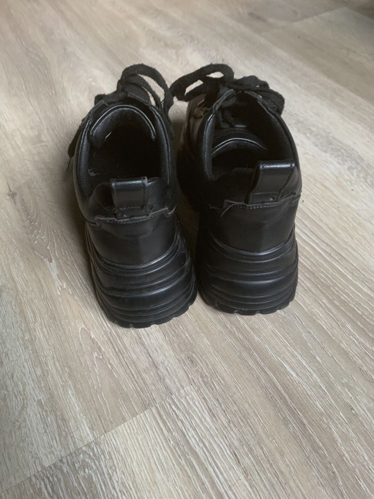Czarne wysokie buty z łańcuchem rozmiar 37