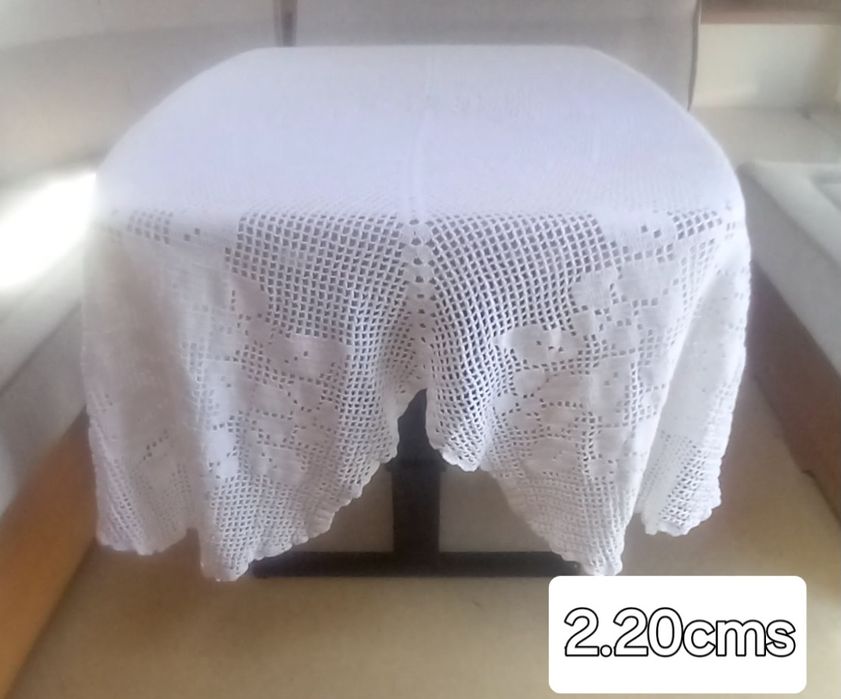 Toalha de mesa em renda para desocupar 50€
3 panos em renda 15€
Matosi