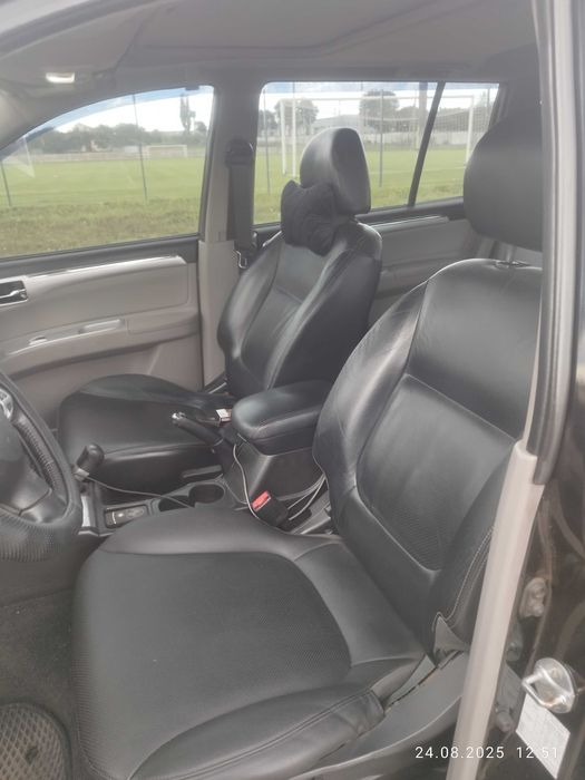 Mitsubishi pagero sport 2011
