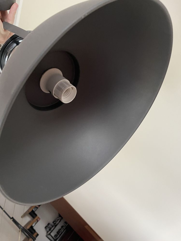 Lampa sufitowa w stylu industrialnym