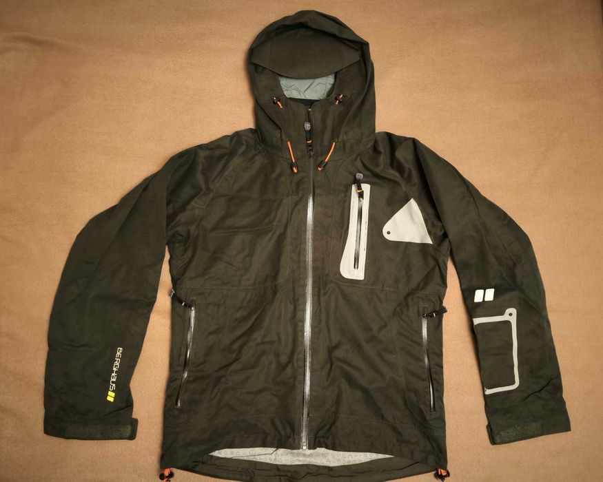 Куртка чоловіча Berghaus S оригінал мембранна від вітру, дощу