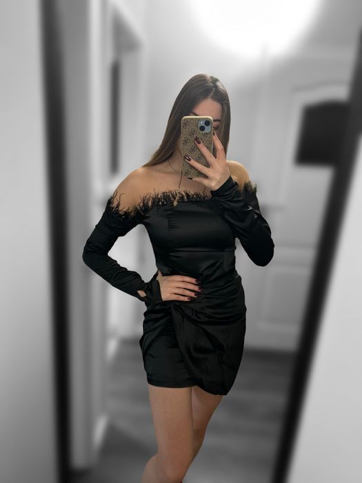 Czarna sukienka z futerkiem S