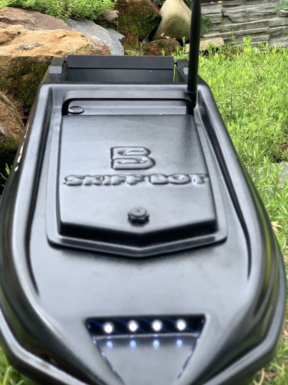 Прикормочний кораблик Skiff Bot Mini з GPS автопілотом та глибиноміром