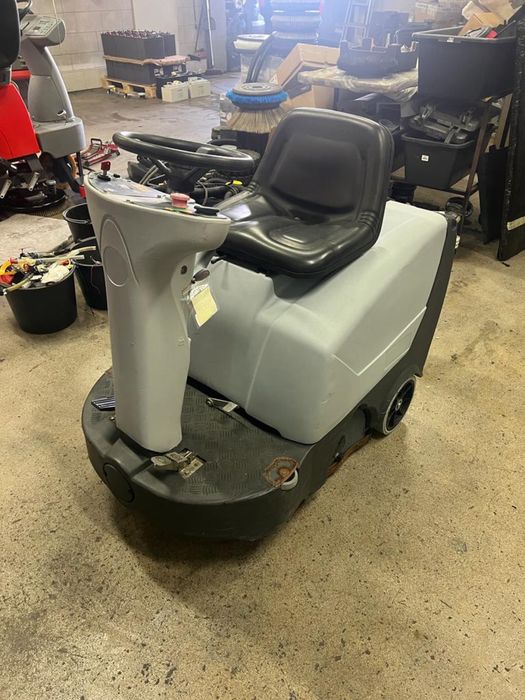 Zamiatarka bateryjna Nilfisk SR 1000S B import DE okazja