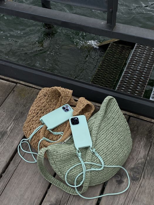 Чохли з карабінами на iphone 13 pro max