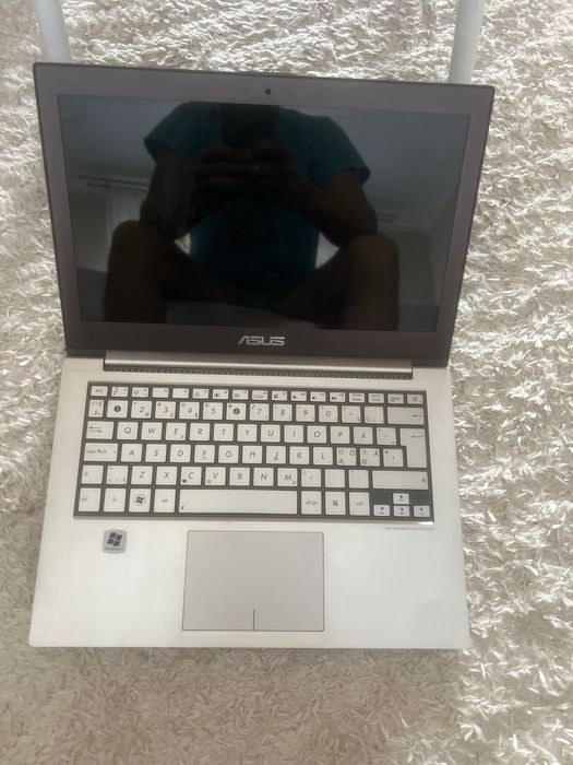 Asus UX31E 13.3" Core i5-2557M 4GB RAM 128GB SSD