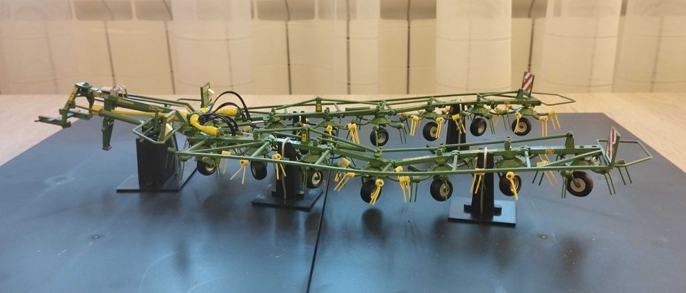 1:32 KRONE KW 15.02/14T od Universal Hobbies