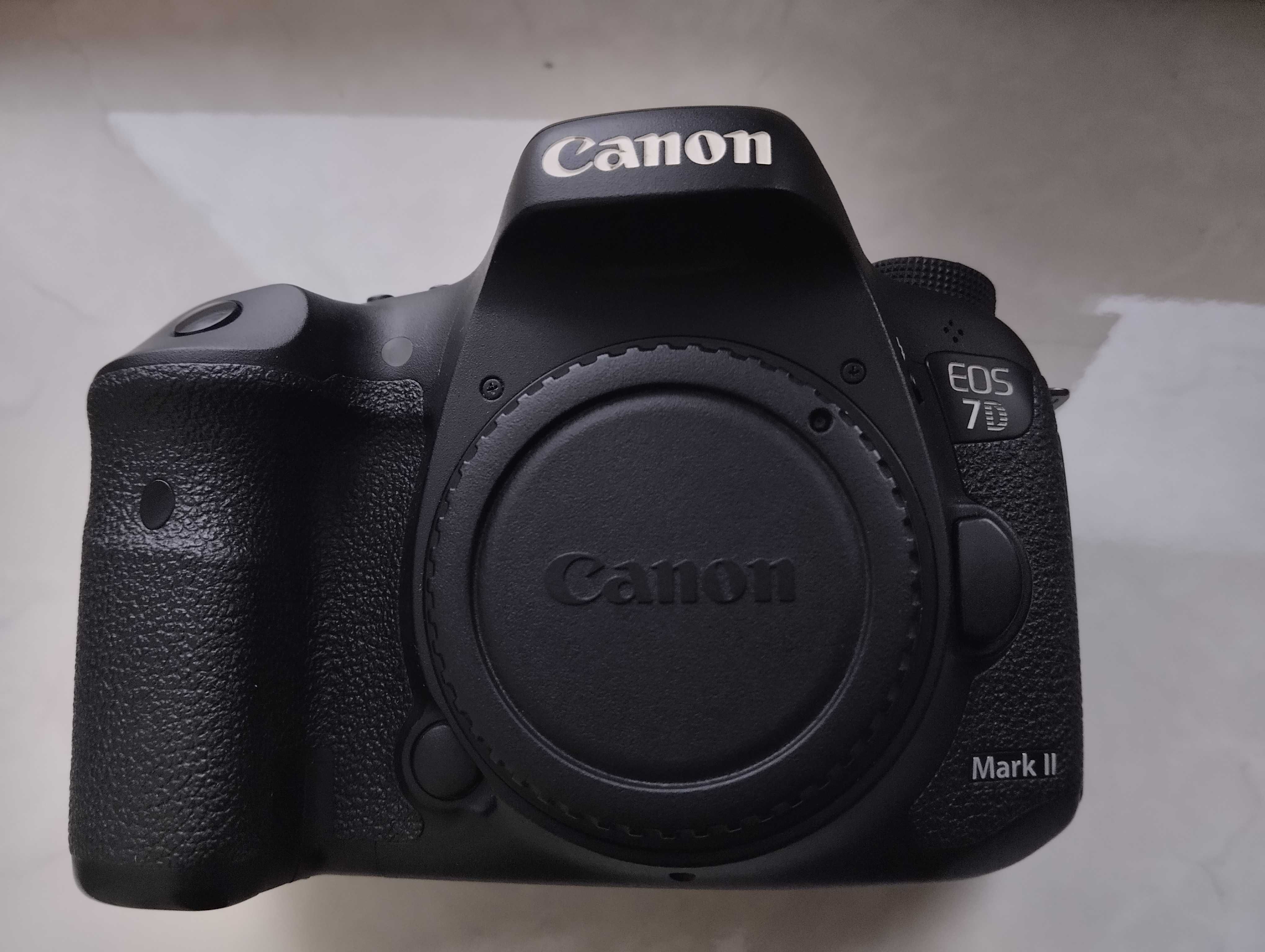 Canon 7D mark 2, стан Нового без слідів використання + 32ГБ