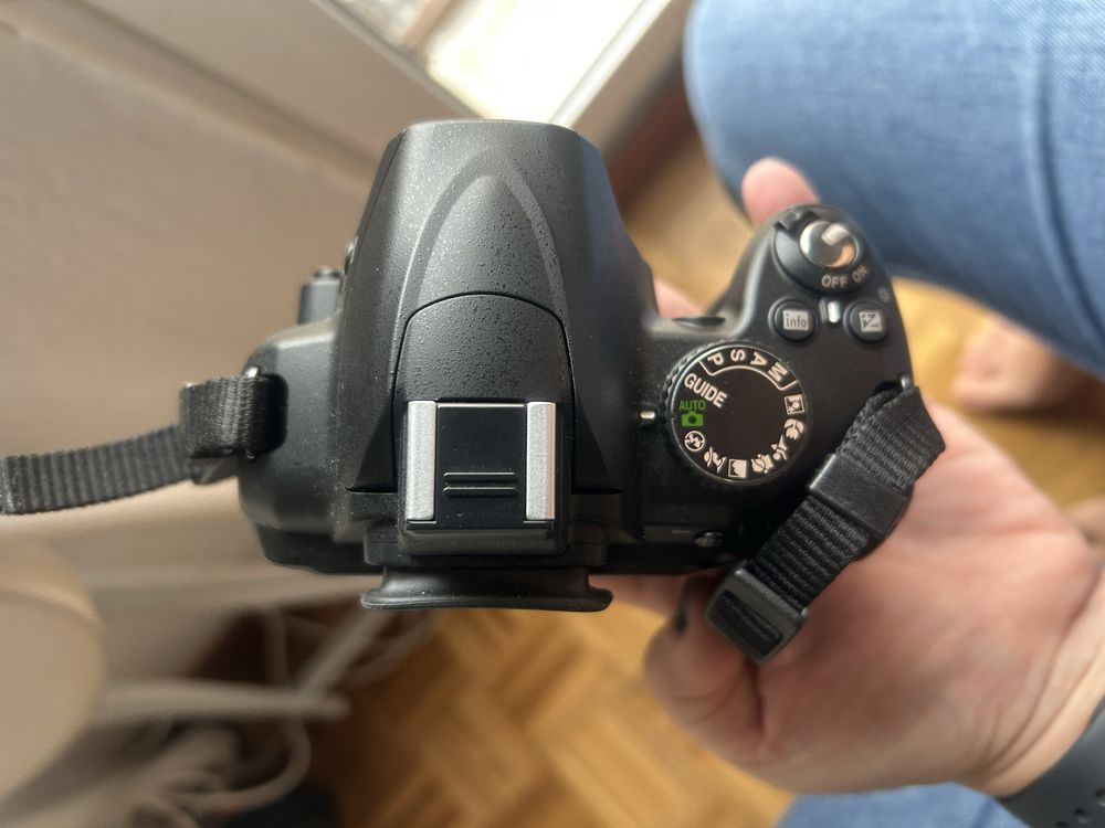 Nikon D3000 + lente 18-55mm