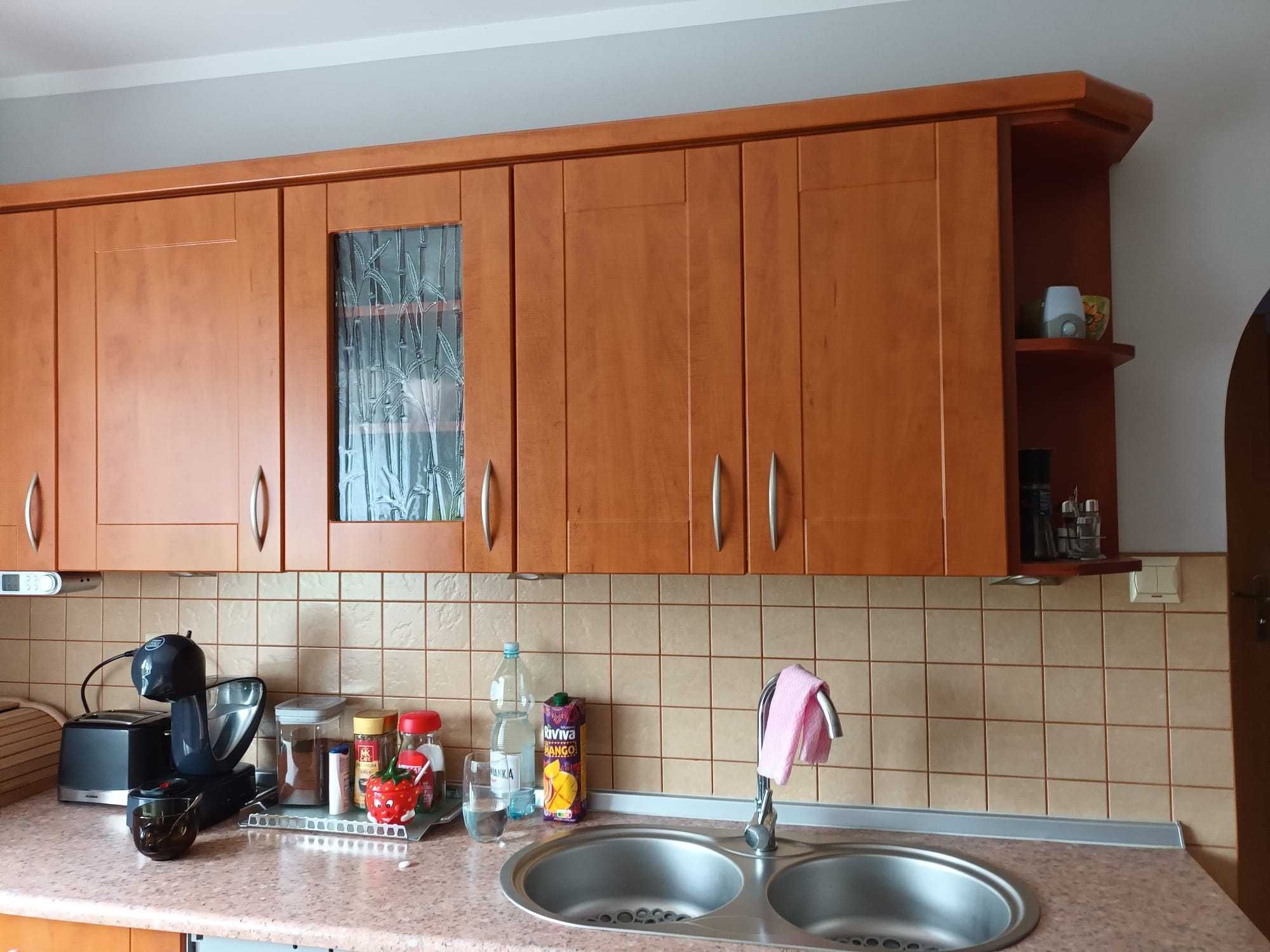 Zestaw mebli kuchennych z wyspą