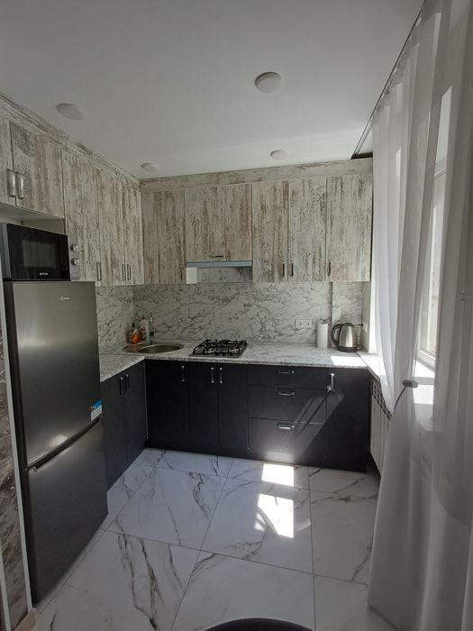 Здам подобово 1 кімнатну квартиру-студію.