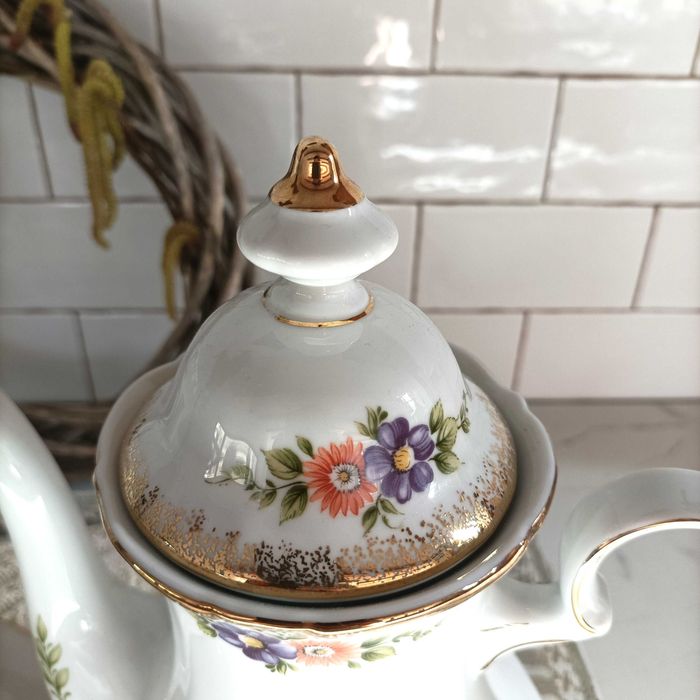 Bardzo dekoracyjny dzbanek do herbaty. Czajnik. Imbryk. Czajniczek.