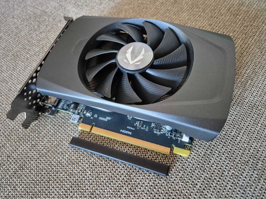 Placa gráfica Zotac nVidia RTX 4060 Solo (ITX)