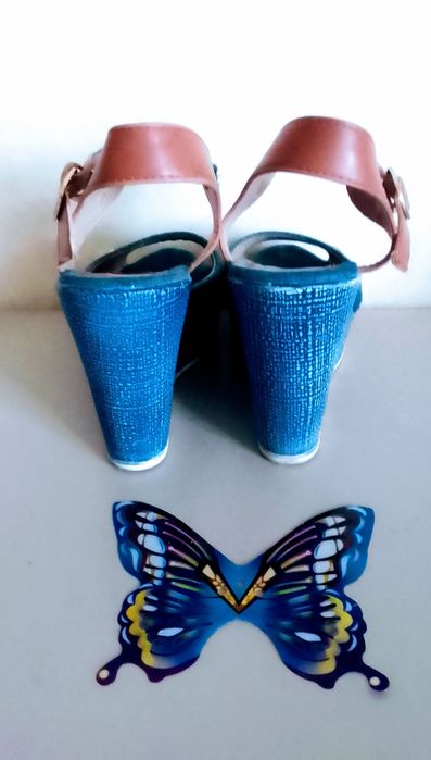 Свои фирменные босоножки. Made in Poland. Размер 37.5(24.5 см)+подарок