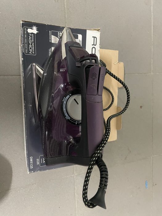 Vendo ferro de engomar a vapor Rowenta edição parceiro oficial da moda