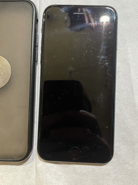 Продам айфон 8 на 64гб