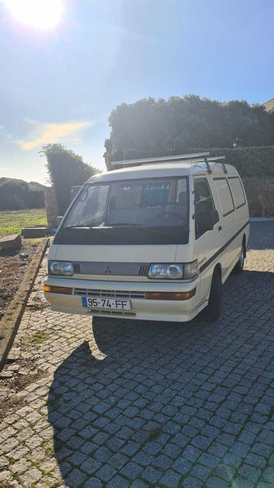 Mitsubishi L300 longa e teto alto