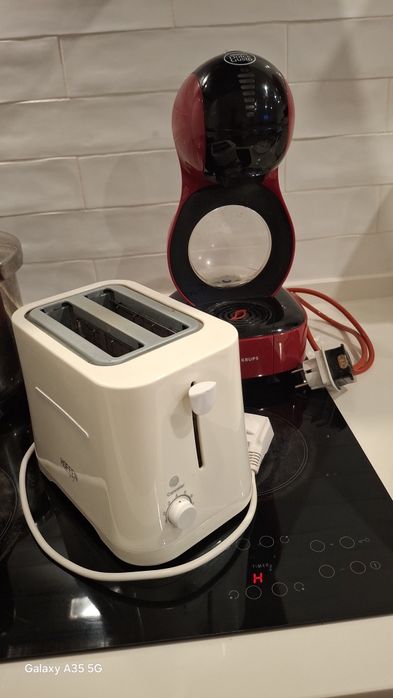 Vendo maquina de cafe dolce gusto e torradeira