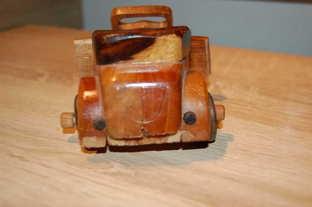 model drewniany samochód