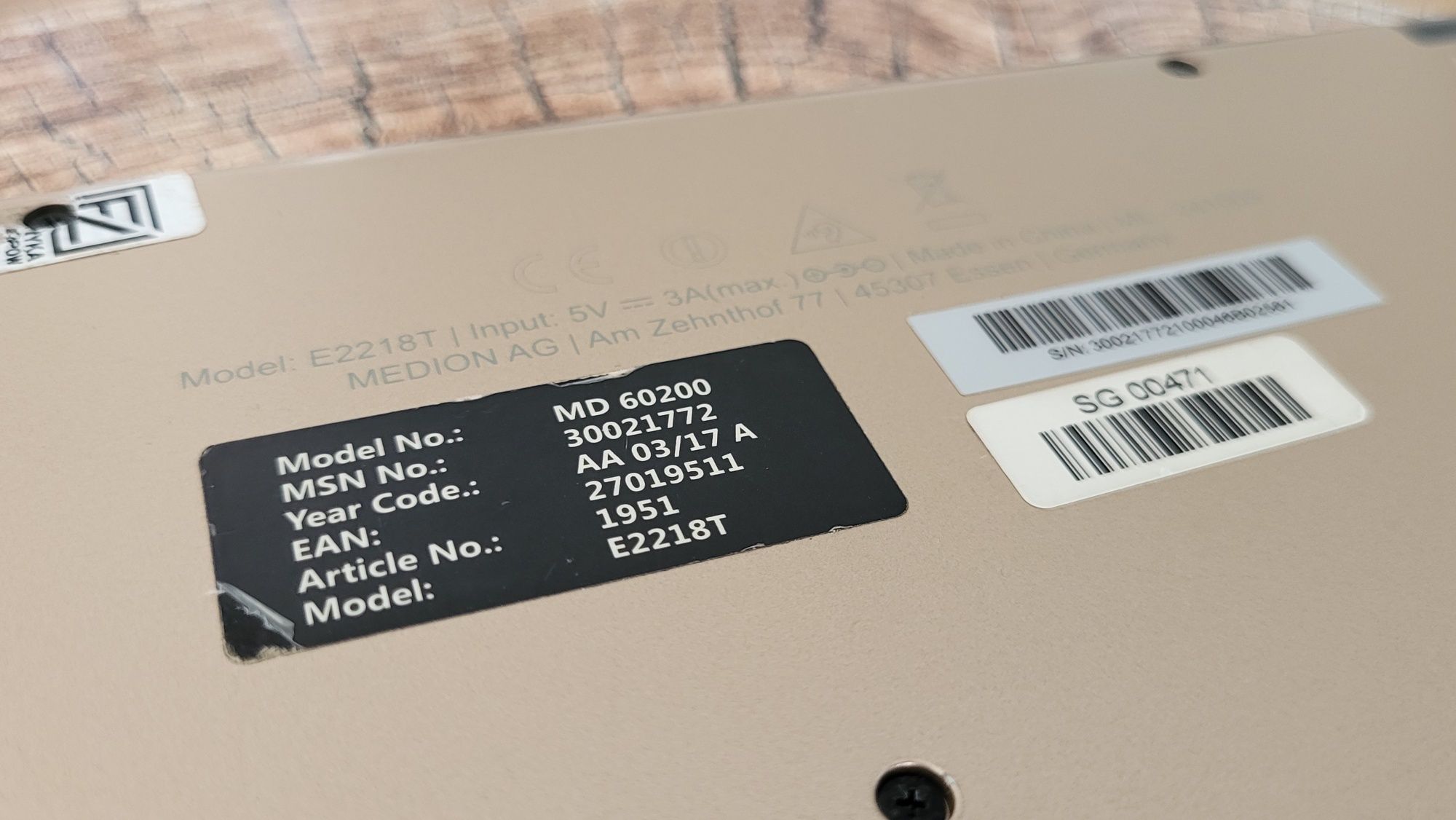 Laptop Medion Akyoya e2218t (md 60200) / uszkodzone ładowanie