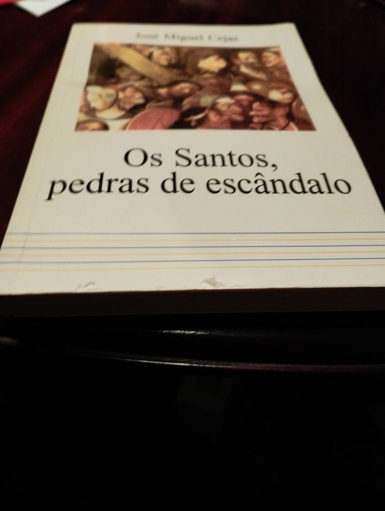 Livro "Os Santos, pedras de escândalo"