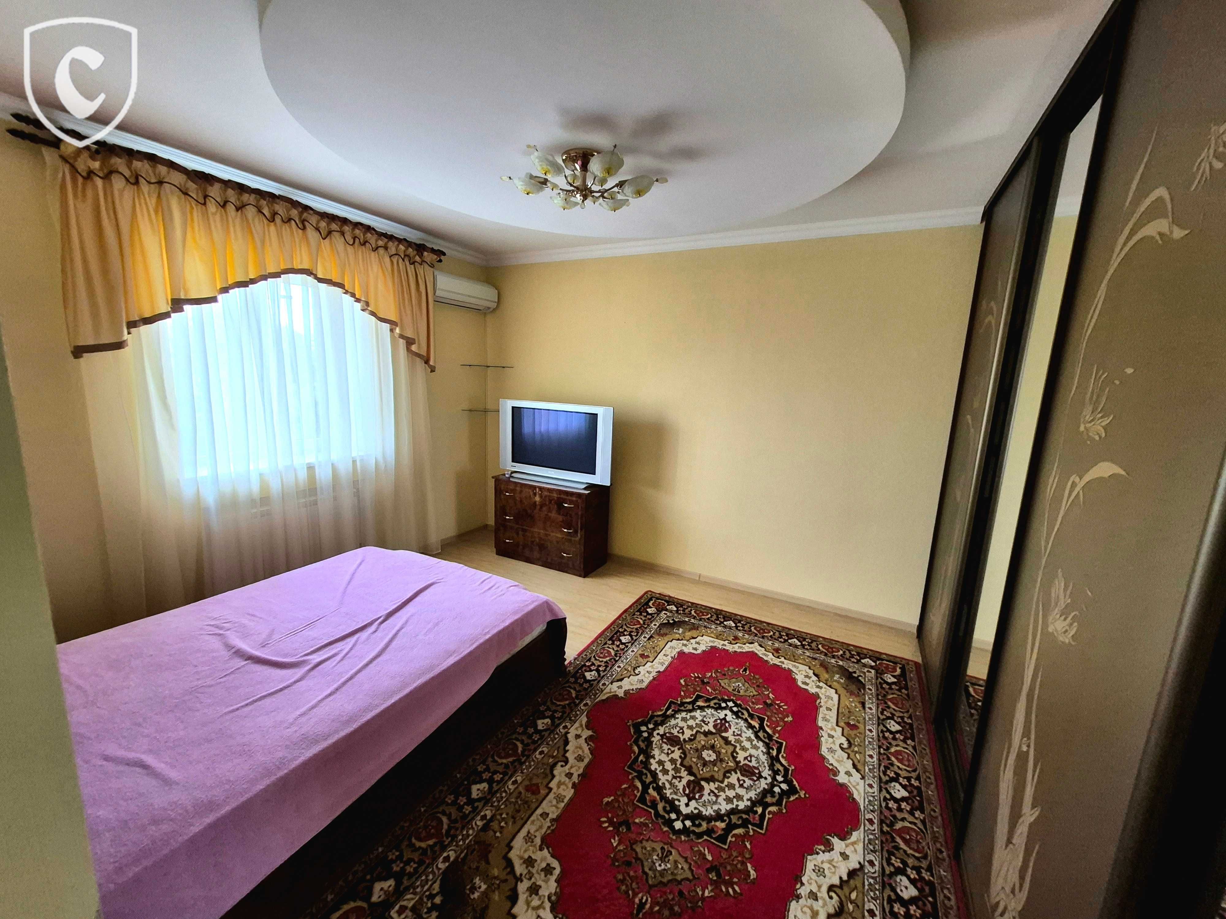 Будинок з басейном , с. Старі Петрівці | 250 м², 15 соток