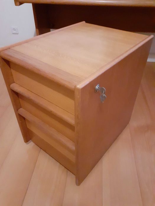 Estante + mesa de escritório + móvel de apoio (tudo madeira) - SALDOS