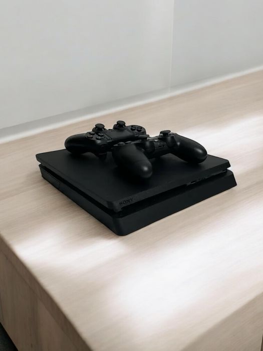 Ігрова PS 4 на 1 tb з діома джойстиками