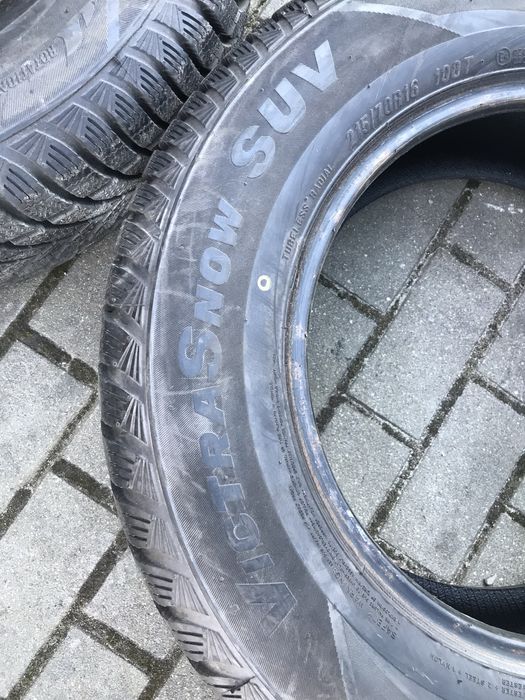 Maxxis Victra Snow SUV 215/70 R16 100T