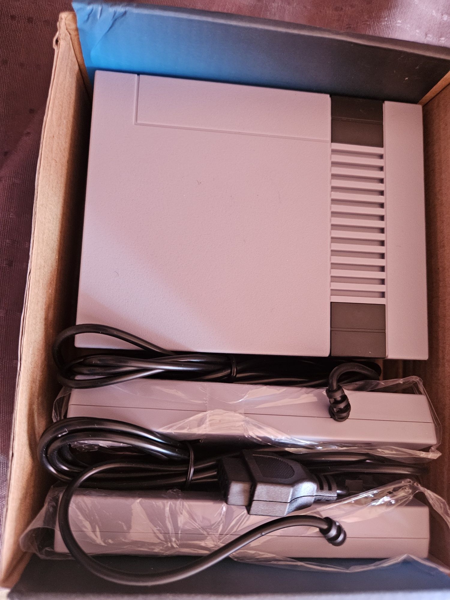Nowa konsola retro z 2 padami i kabl 620 gier