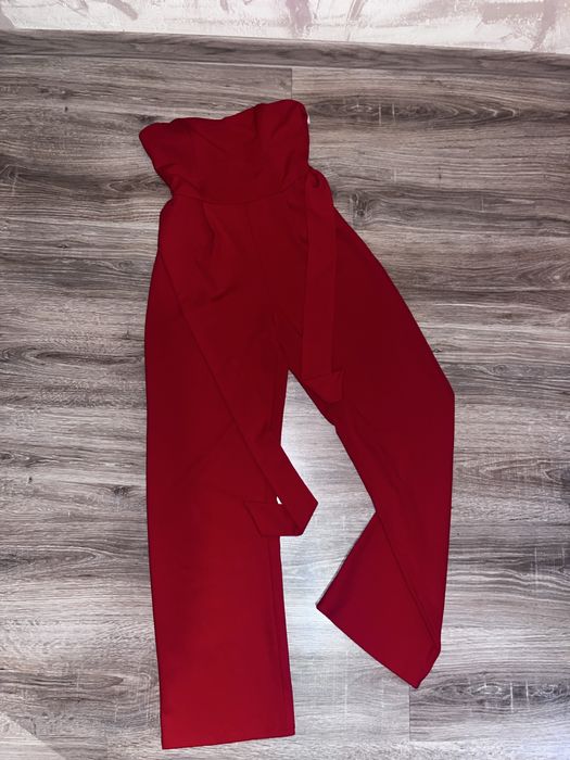 Червоний жіночий костюм S розмір