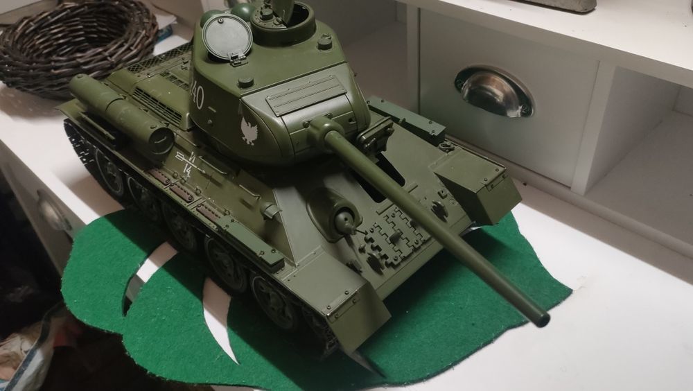 Model czołgu  t 34 + drugi gratis