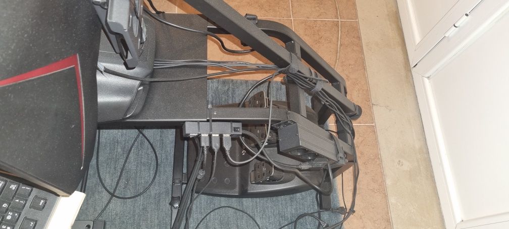 Simulador completo g29 aoc 144hz