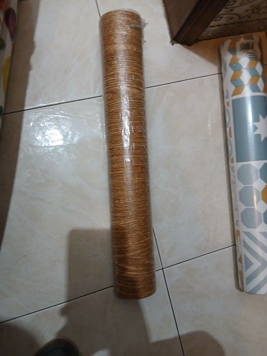 Estou a vender papel de parede 20 m e L-45 cm de largura