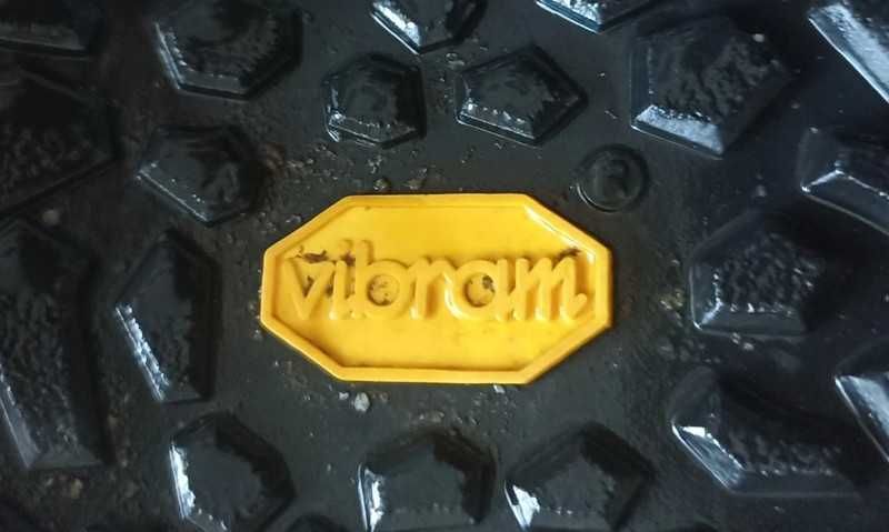 Buty trekkingowe Bergson jak nowe rozmiar 44 podeszwa VIBRAM