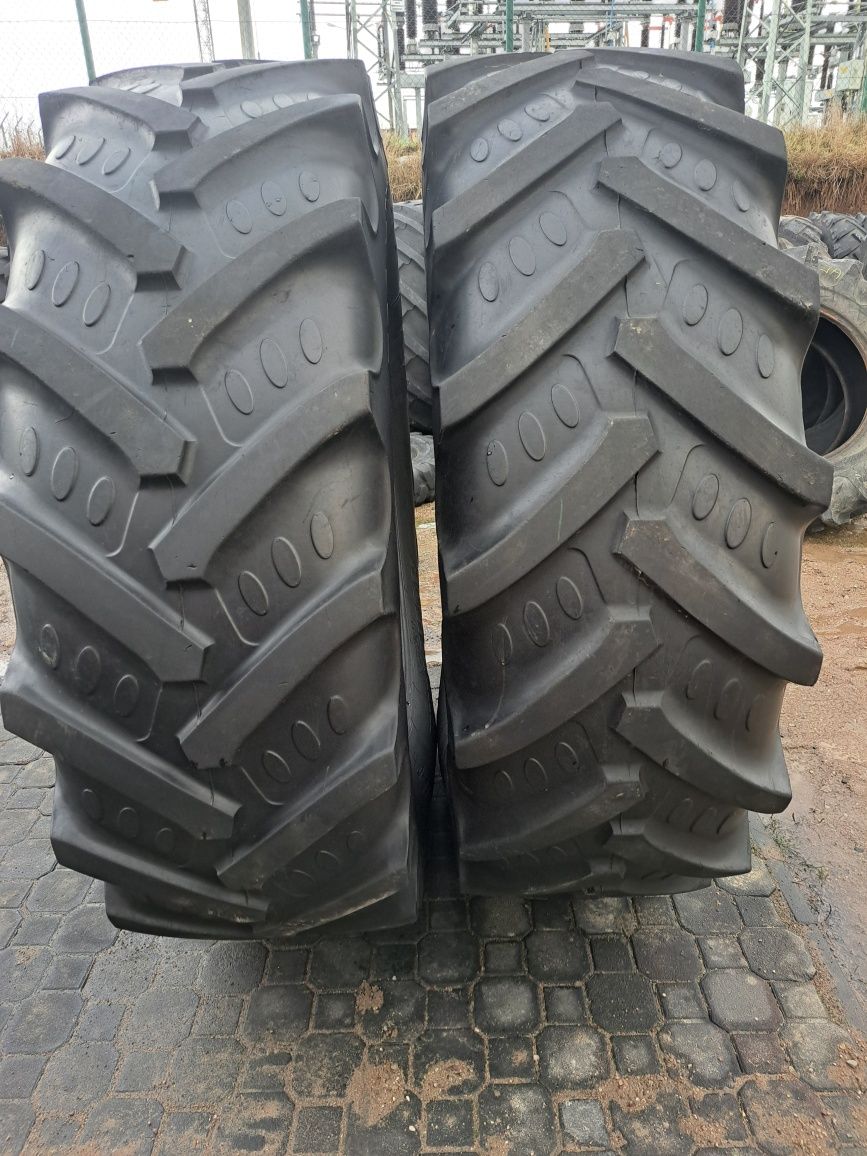 Para opon 520/85R38 ( 20.8 R38 ) BKT Agri Max RT 855