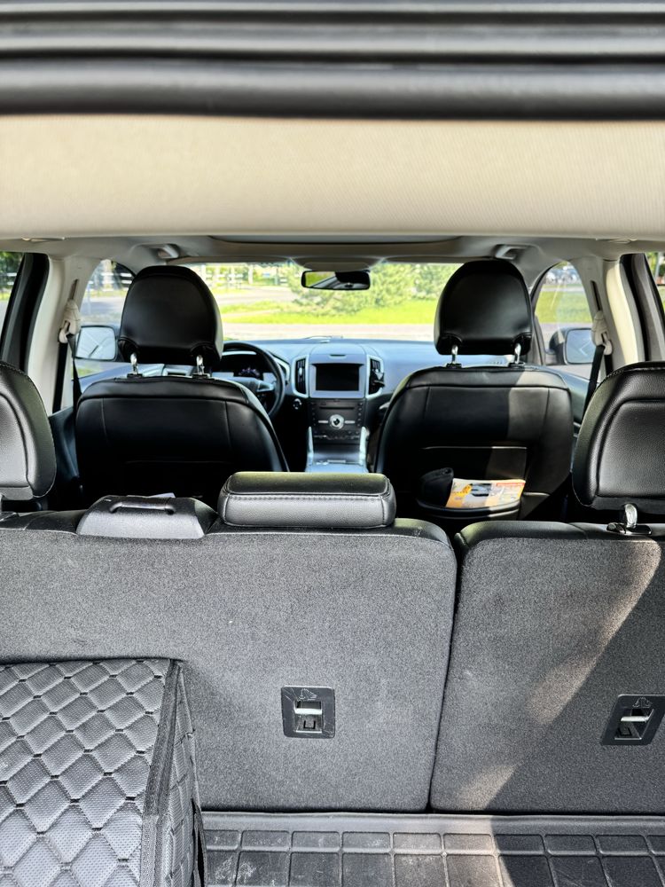 Ford Edge 2019 року в комплектації Titanium
