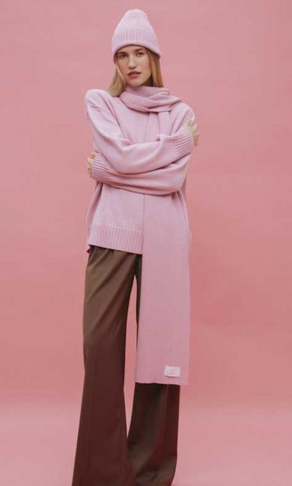 Рожеві шапка та шарф від бренду Must Have з шерстю рожевого кольору