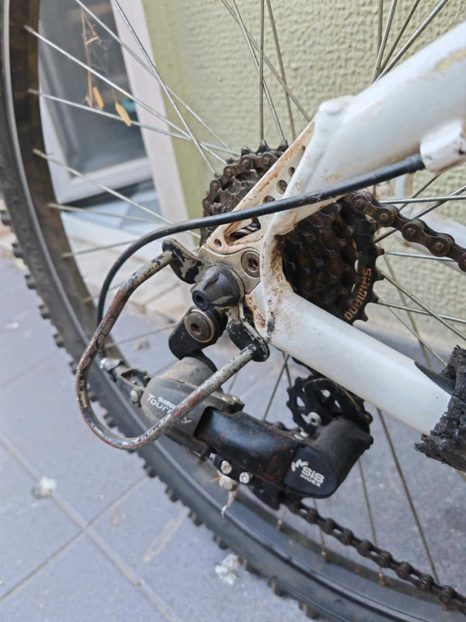 bicicleta btt completamente funcional