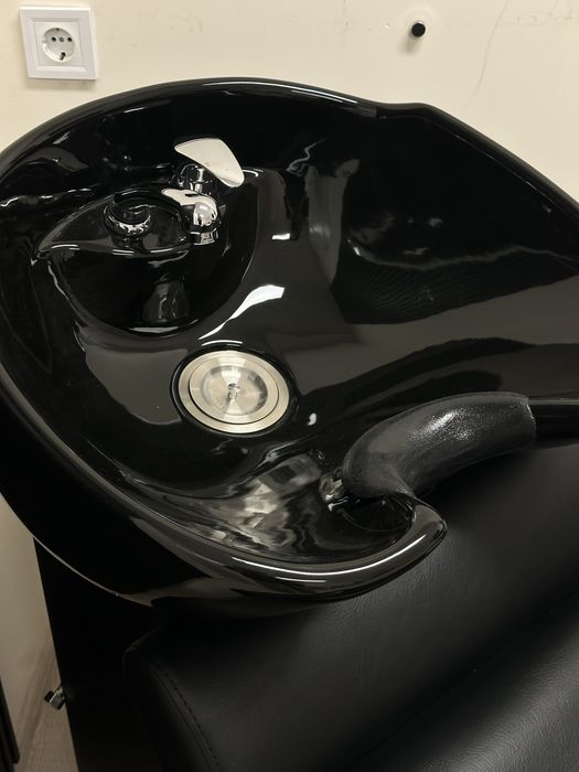 Здається місце для перукаря!