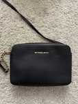 Czarna torebka crossbody jet set Michael Kors