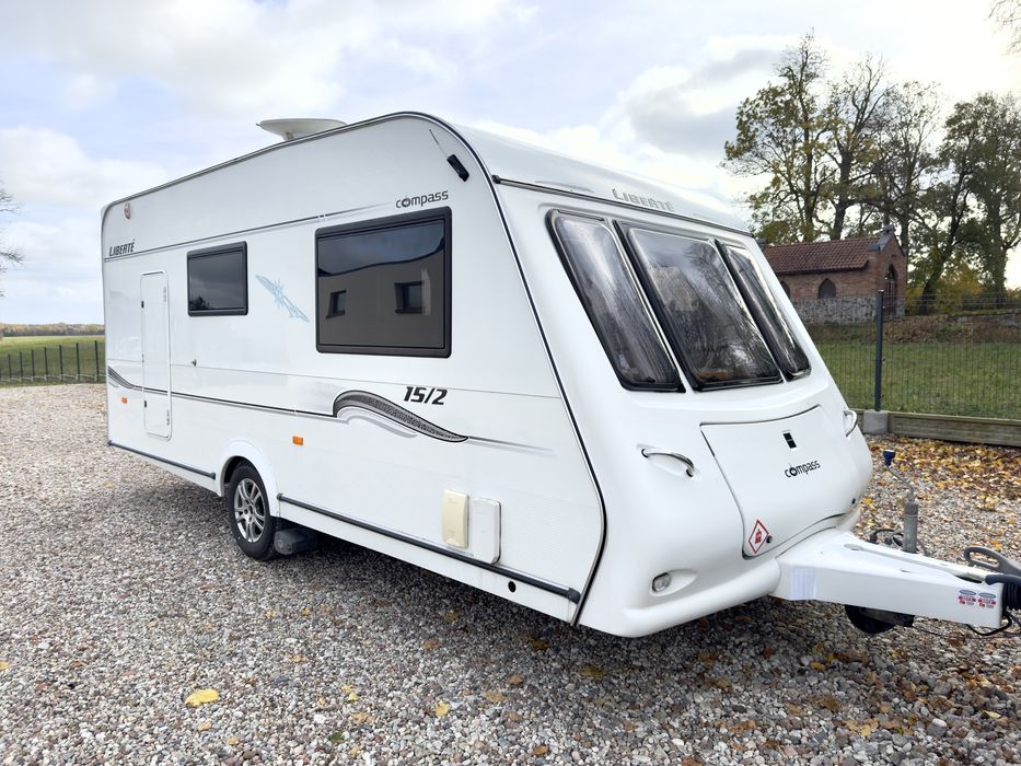 Przyczepa kempingowa Compass z 2008 roku 2/3 osobowa z moverem.